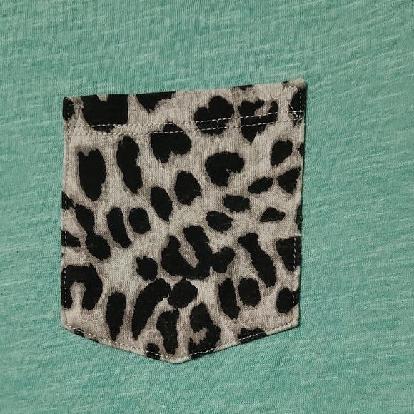 PINK VICTORIA'S SECRET Green Tee Shirt with Animal Print Pocket - Size Small - Picture 3 of 10